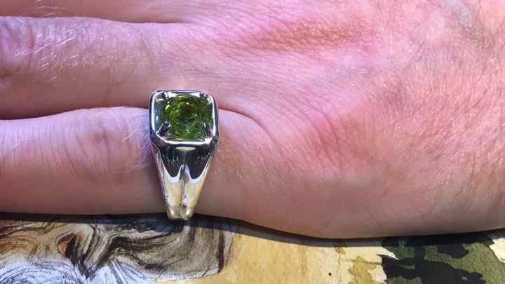 Як почистити перстень з каменем