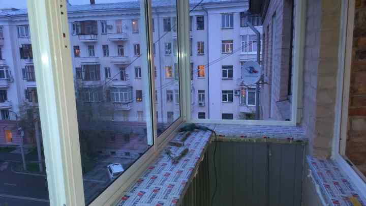 Як зробити скління балкона