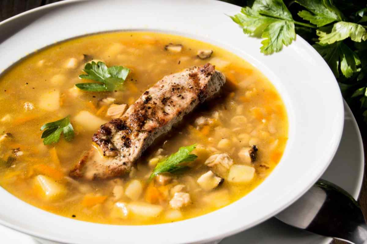 Як приготувати гороховий суп з копченостями в мультиварку?