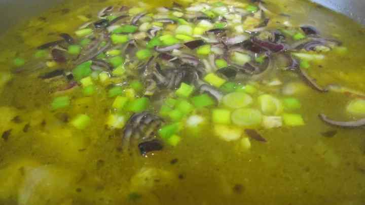 Курячий суп з соєвими паростками