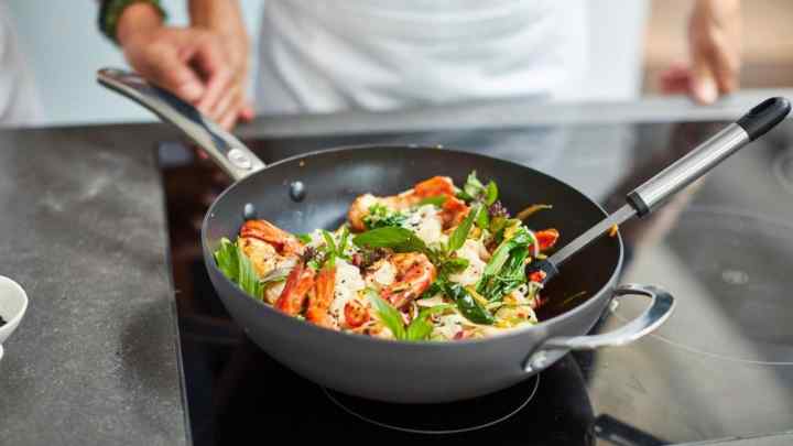 Як приготувати овочі в сковороді вок