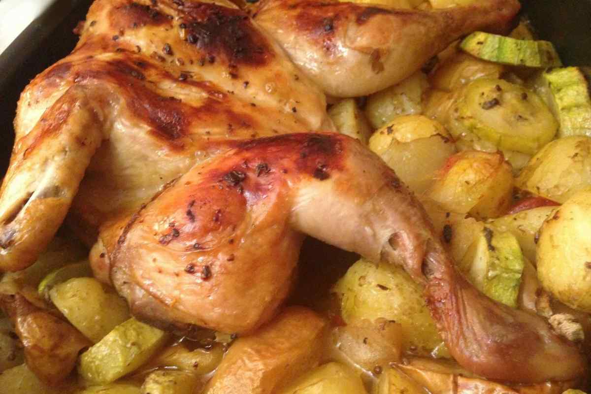 Як швидко приготувати курку з овочами в духовці