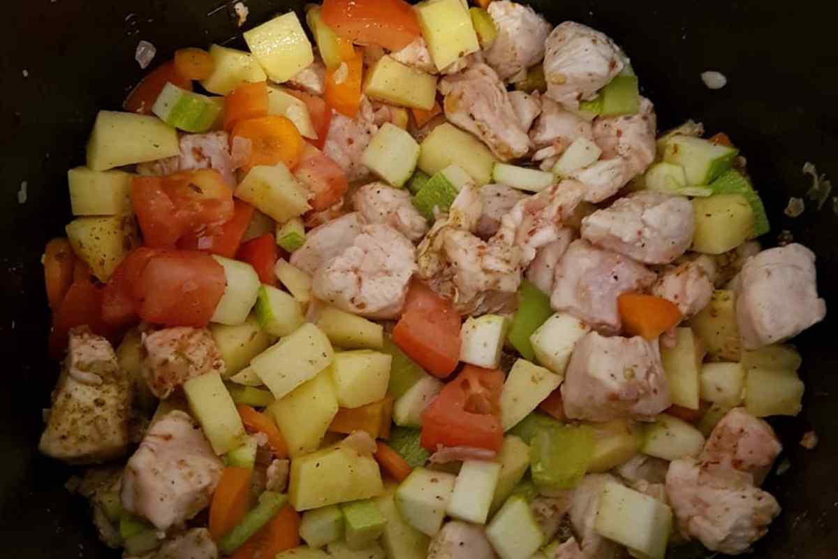 Як приготувати овочеве рагу з курячою грудкою