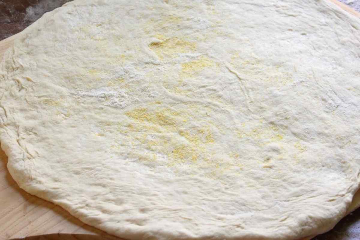 Як приготувати найпростіше і найтонше тісто для піци