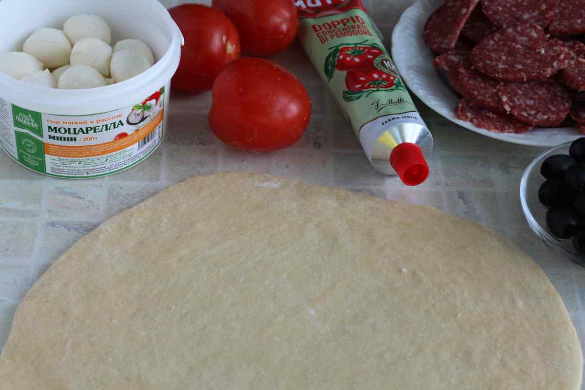 Як приготувати тонке тісто для піци