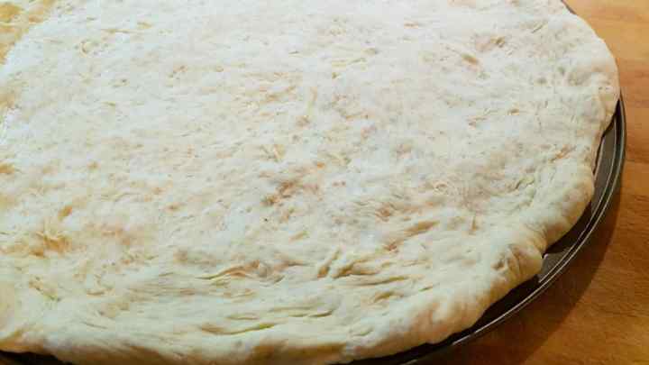 Як приготувати смачне тісто для піци