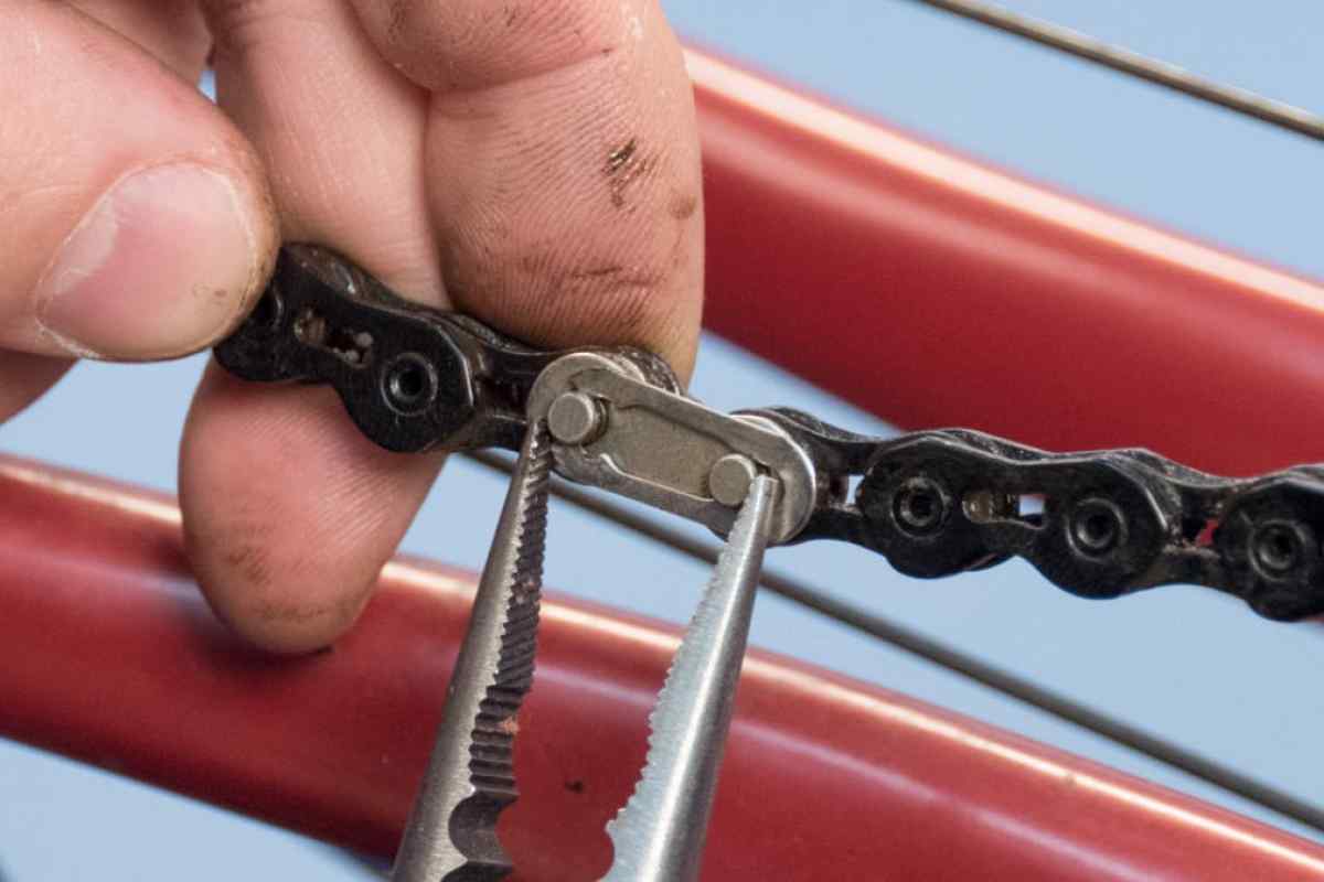 Чому спадає ланцюг на велосипеді