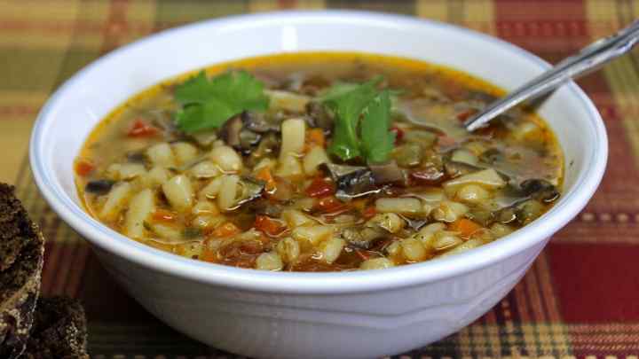 Як готувати суп з грибів і перловки