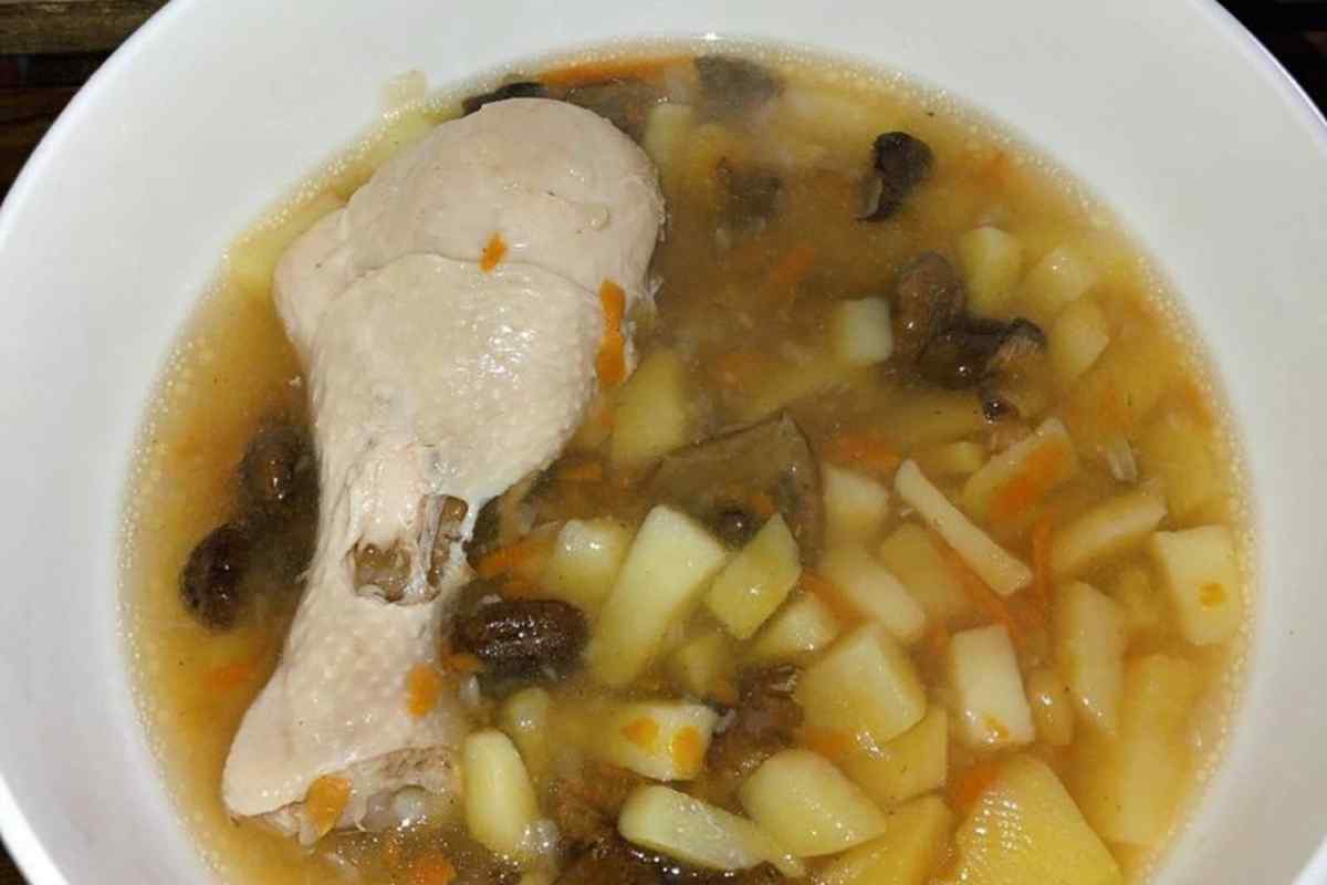 Як приготувати курячий суп з грибами
