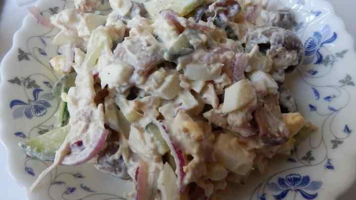 Як приготувати картопляний салат з куркою і шампіньйонами до Нового року