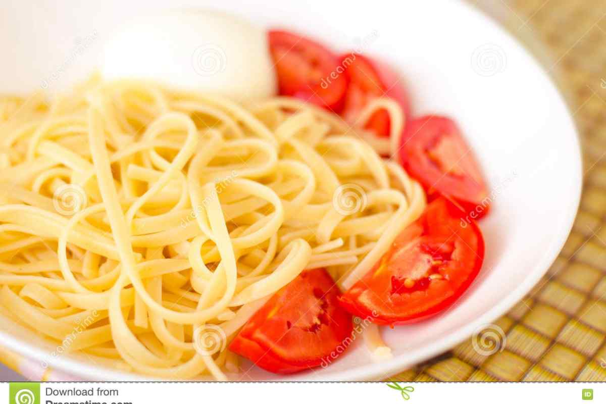 Як приготувати спагеті з помідорами і сулугуні