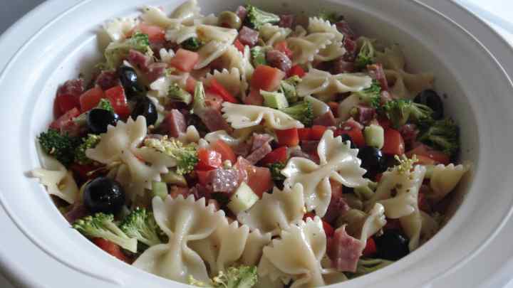 Як приготувати італійський салат з пастою