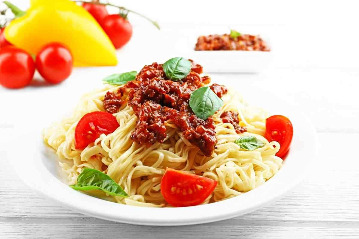 Спагетті по-болонски
