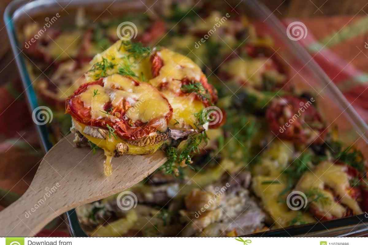 Кабачки в духовке с сыром и помидорами
