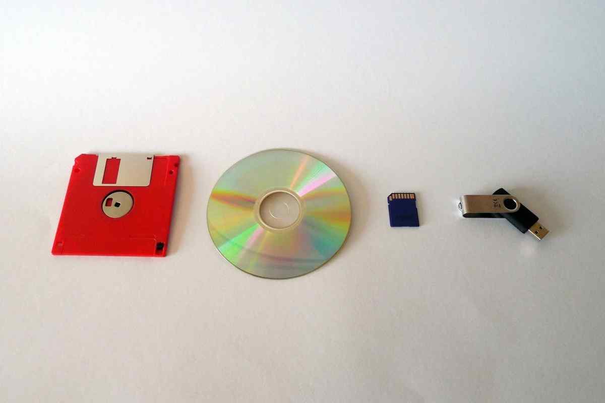Як зробити завантажувальний диск з файлів