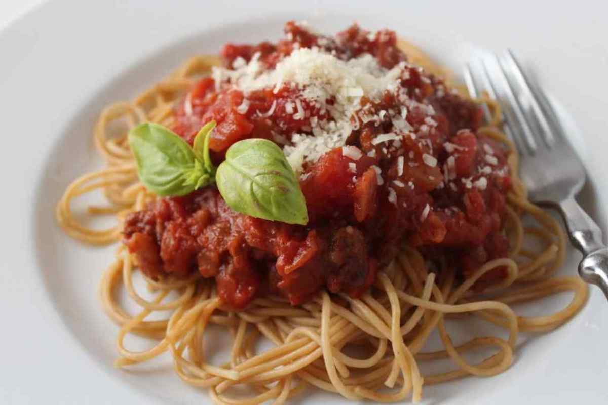 Як смачно приготувати спагетті Болоньєзе