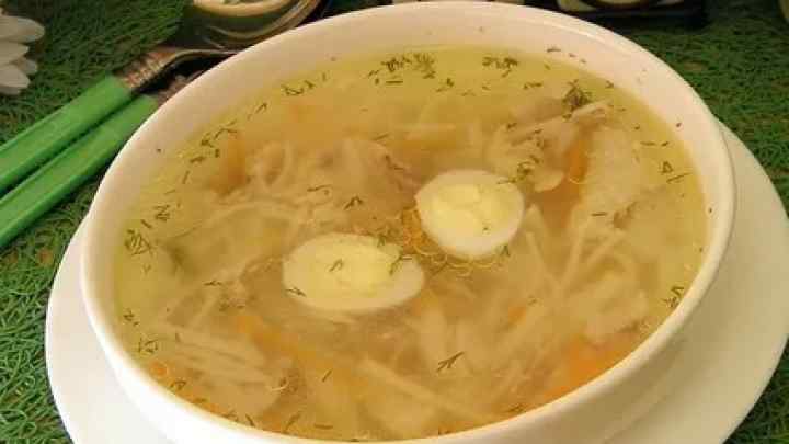 Домашній курячий суп з локшиною