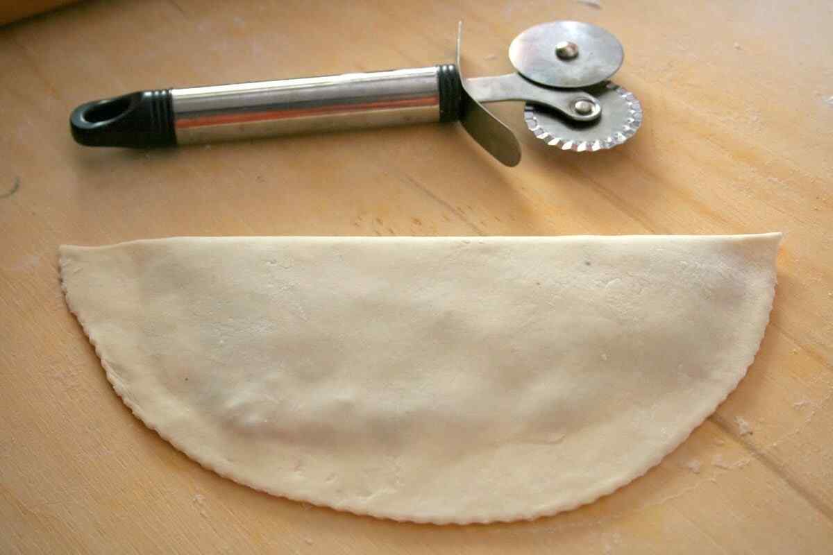 Як зробити заварне тісто для чебуреків