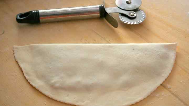 Як зробити заварне тісто для чебуреків