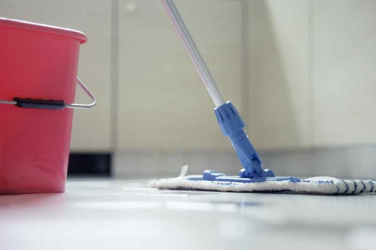 Як очистити підлогу від ртуті
