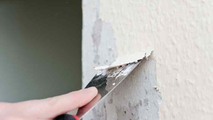 Як прибрати стару фарбу зі стіни