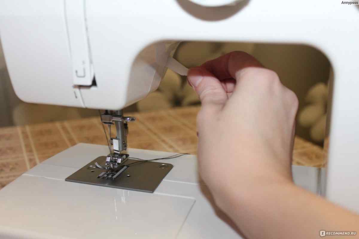 Як вдіти нитку у швейній машинці
