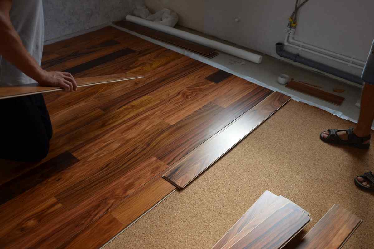 Як стелити ламінат на дерев 'яні підлоги