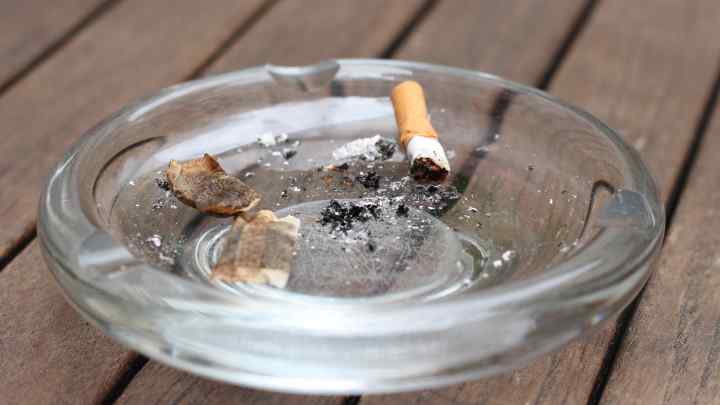 Як прибрати запах тютюну
