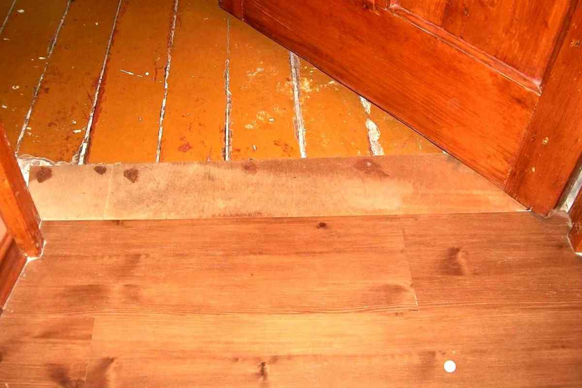 Вирівняти дерев "яні підлоги під ламінат