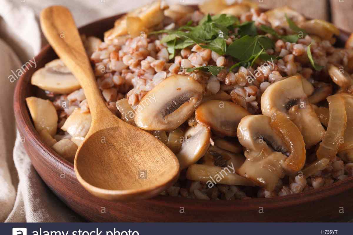 Смачна та ароматна гречка з грибами та овочами