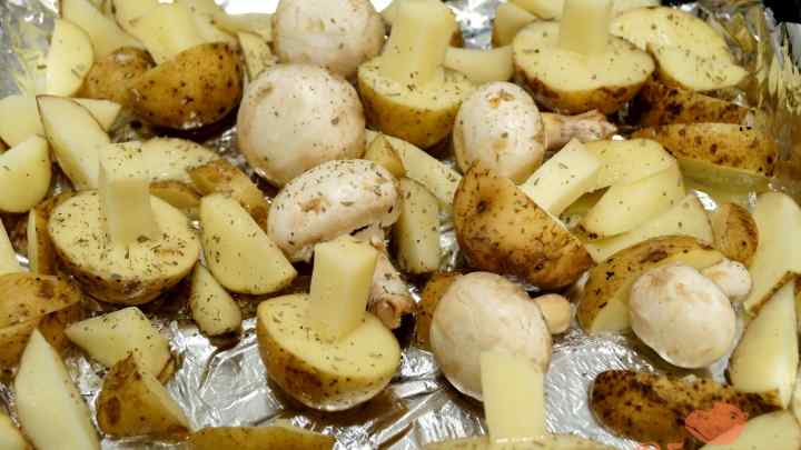 Як приготувати картоплю з грибами