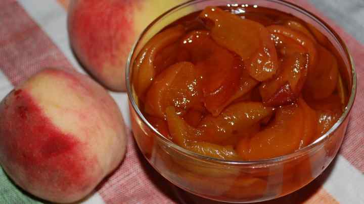 Як приготувати скони з персиком і корицею
