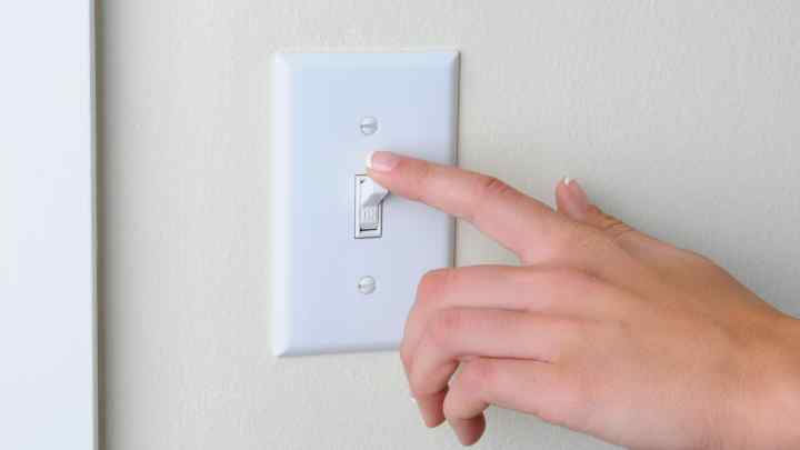 Як вимкнути світло в квартирі