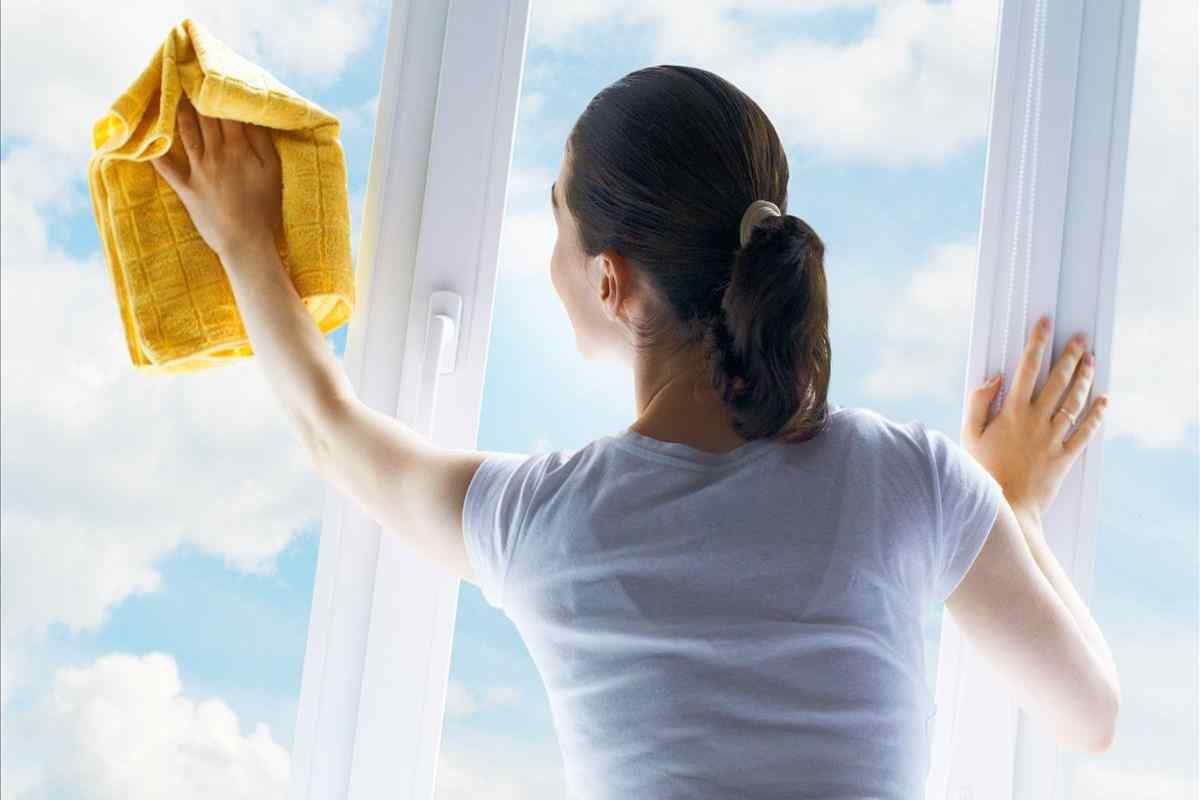 Як очистити пластикові вікна