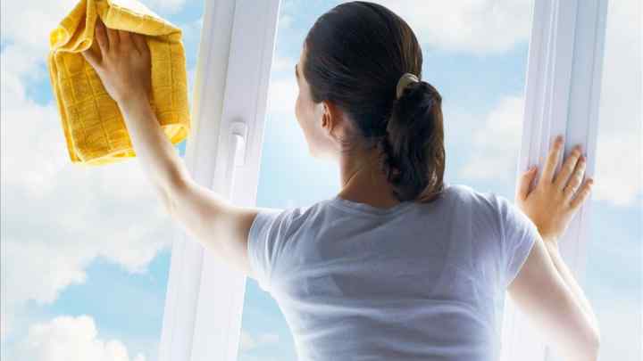 Як мити пластикові вікна