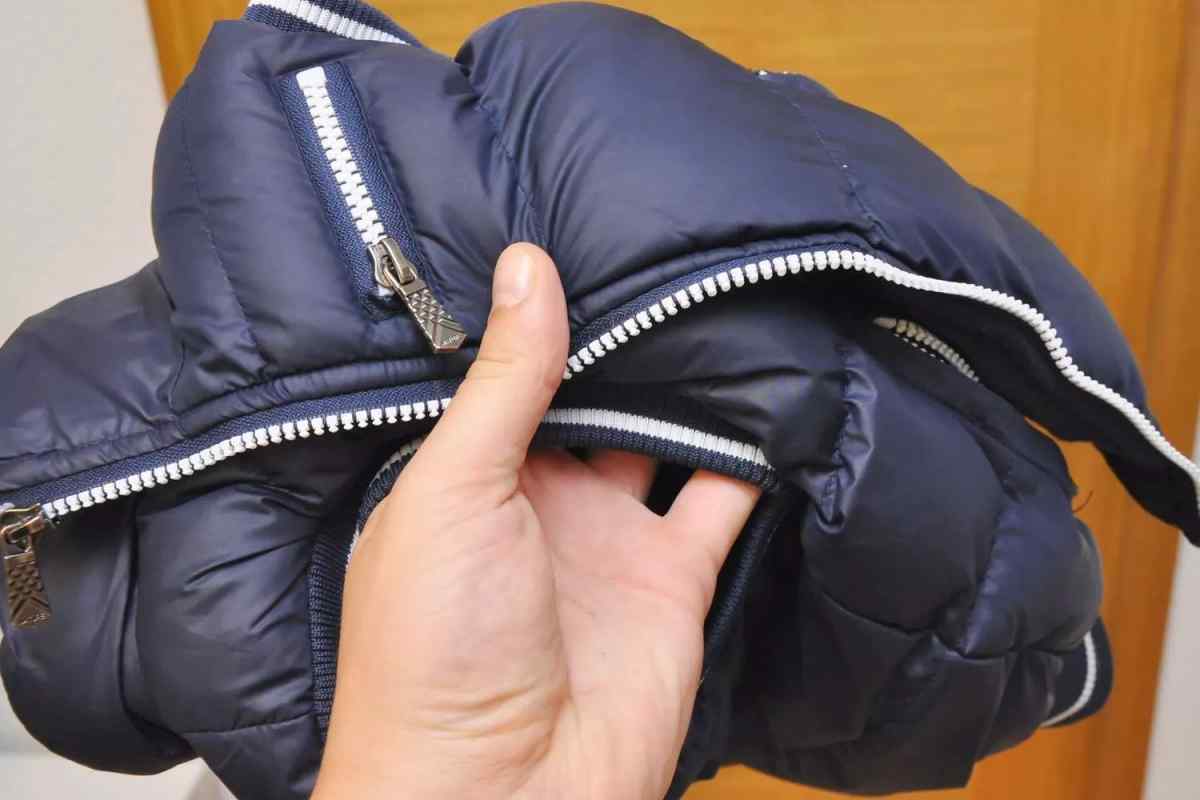 Як почистити засалену куртку