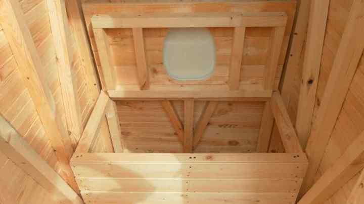 Як побудувати дерев 'яний туалет