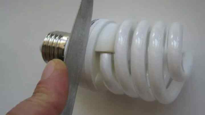 Як полагодити енергозберігаючу лампу
