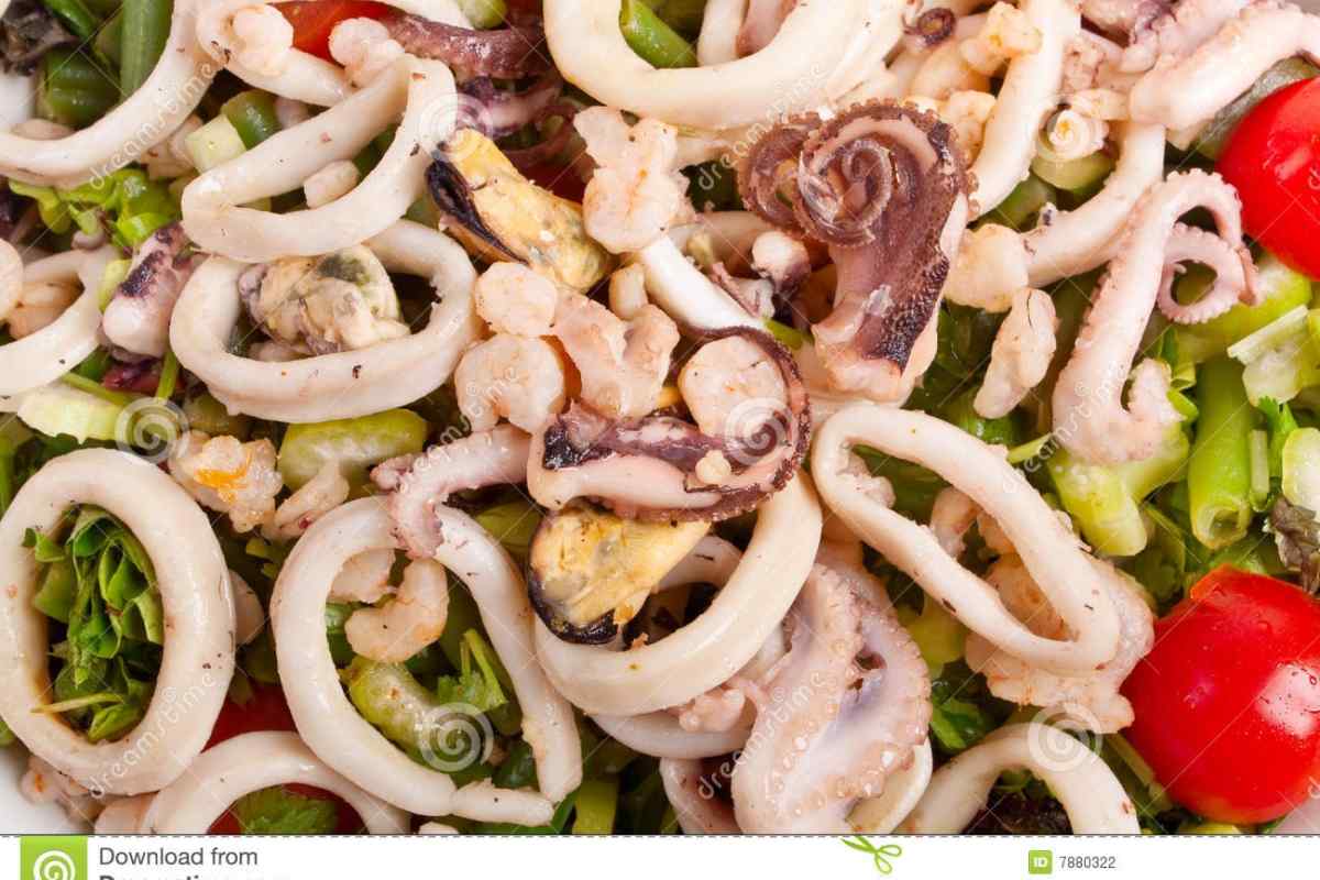 Як готувати салат з кальмарами