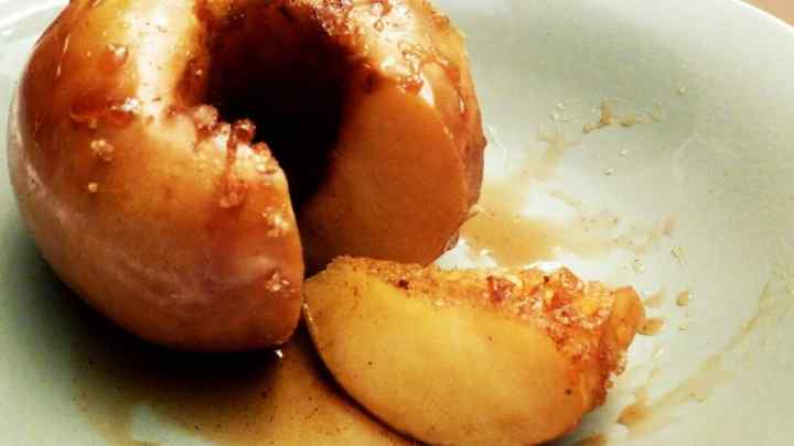 Як запекти смачні яблука в духовці