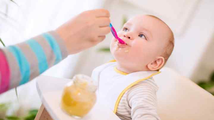 Як і чим годувати дитину в перші роки життя