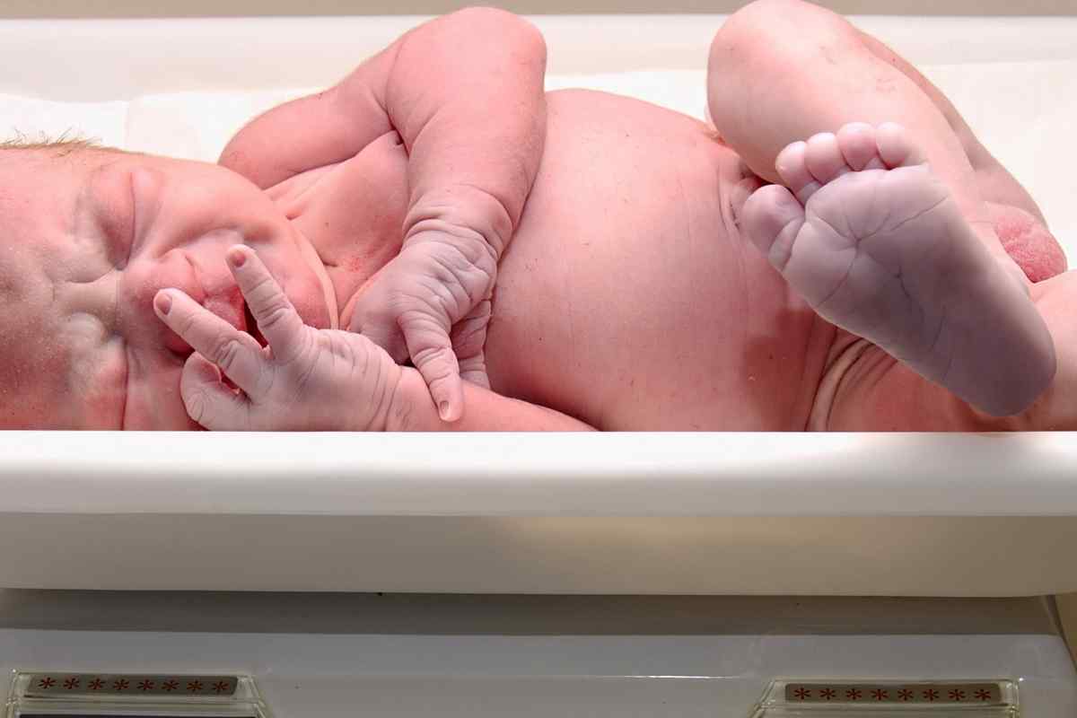 Як повинен новонароджений додавати у вазі