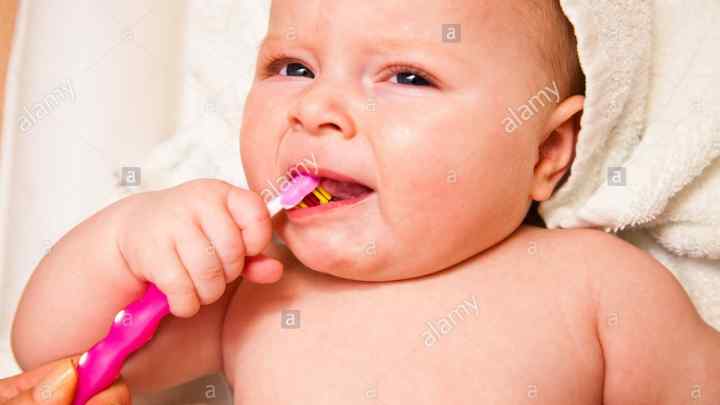 Як збити температуру у дитини при прорізуванні зубів