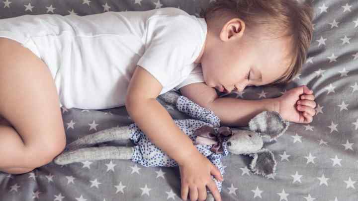 Як привчити дитину не прокидатися вночі