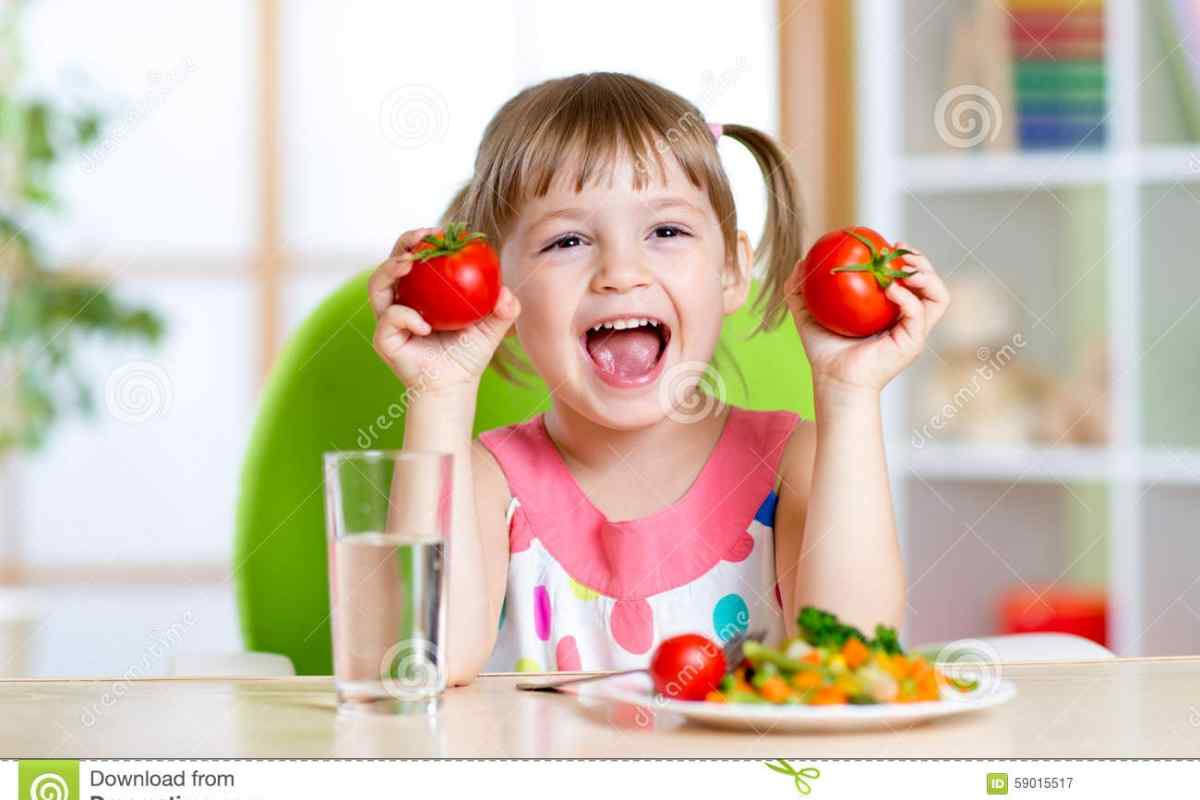 Діти і правильне харчування: як привчити дитину до корисних продуктів