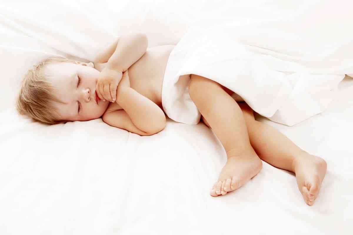 Чому дитина часто прокидається вночі