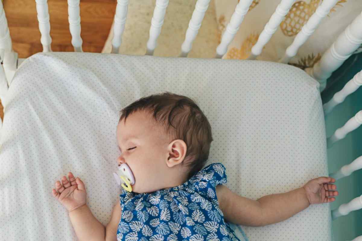 Скільки спить 3 місячна дитина