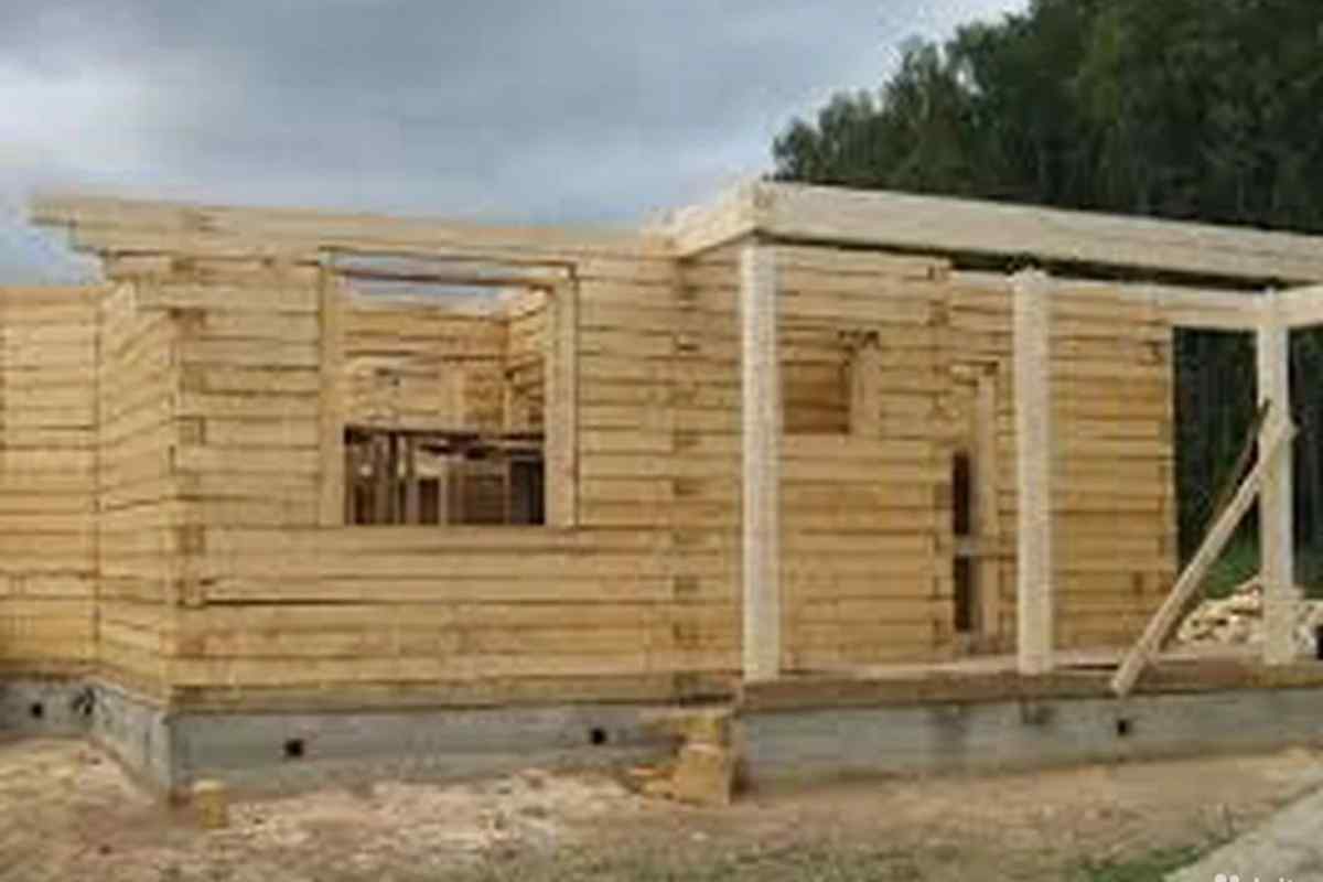 Як самостійно побудувати будинок з бруса