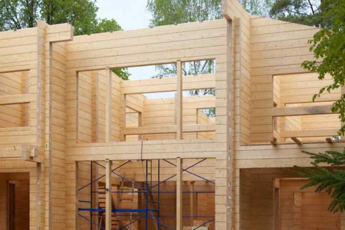 Як побудувати з клеєного бруса будинок
