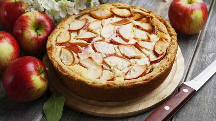 Як приготувати мініатюрні яблучні пироги